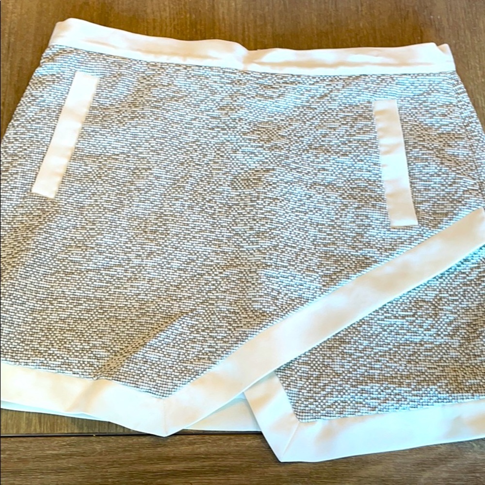 Banana Republic symmetrical texture skirt
